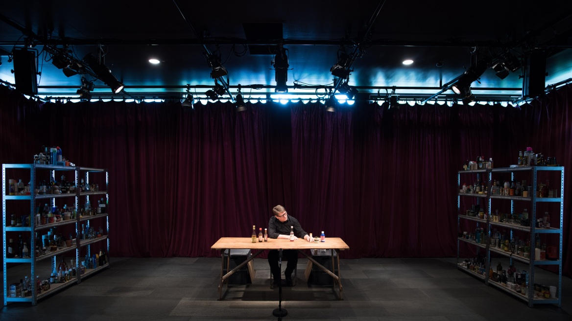 «Όλος ο Σαίξπηρ σε ένα τραπέζι» από τους Forced Entertainment	