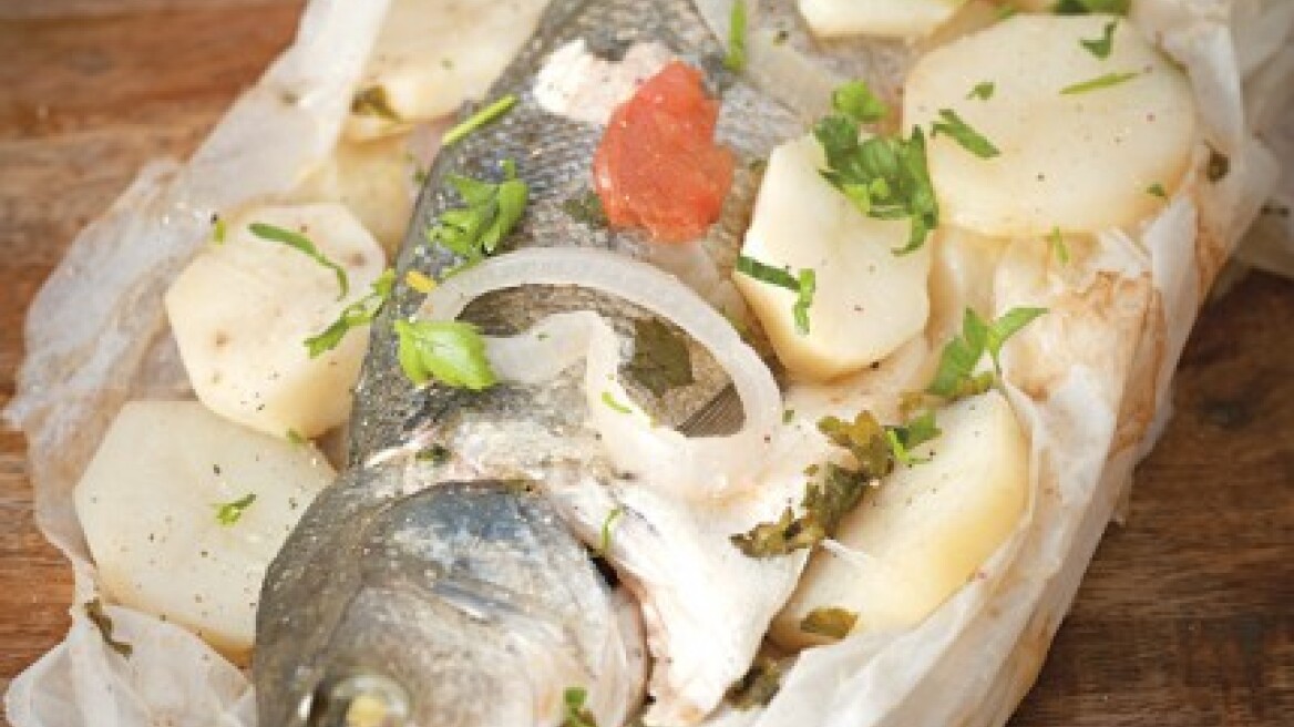 Πολίτικο λαβράκι στη λαδόκολλα