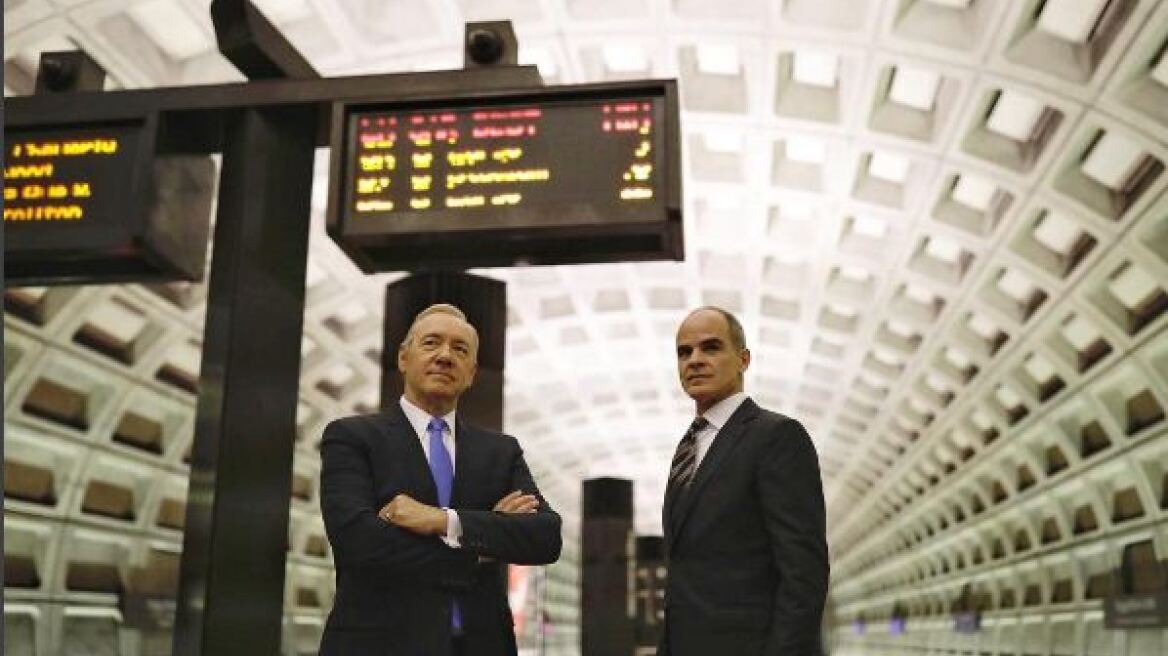 House of Cards: Ο «πρόεδρος Άντεργουντ» στο μετρό της Ουάσινγκτον