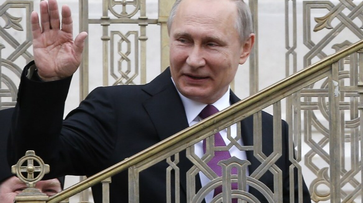 «Ευκαιρία για ειλικρινή συζήτηση», η συνάντηση Μακρόν-Πούτιν