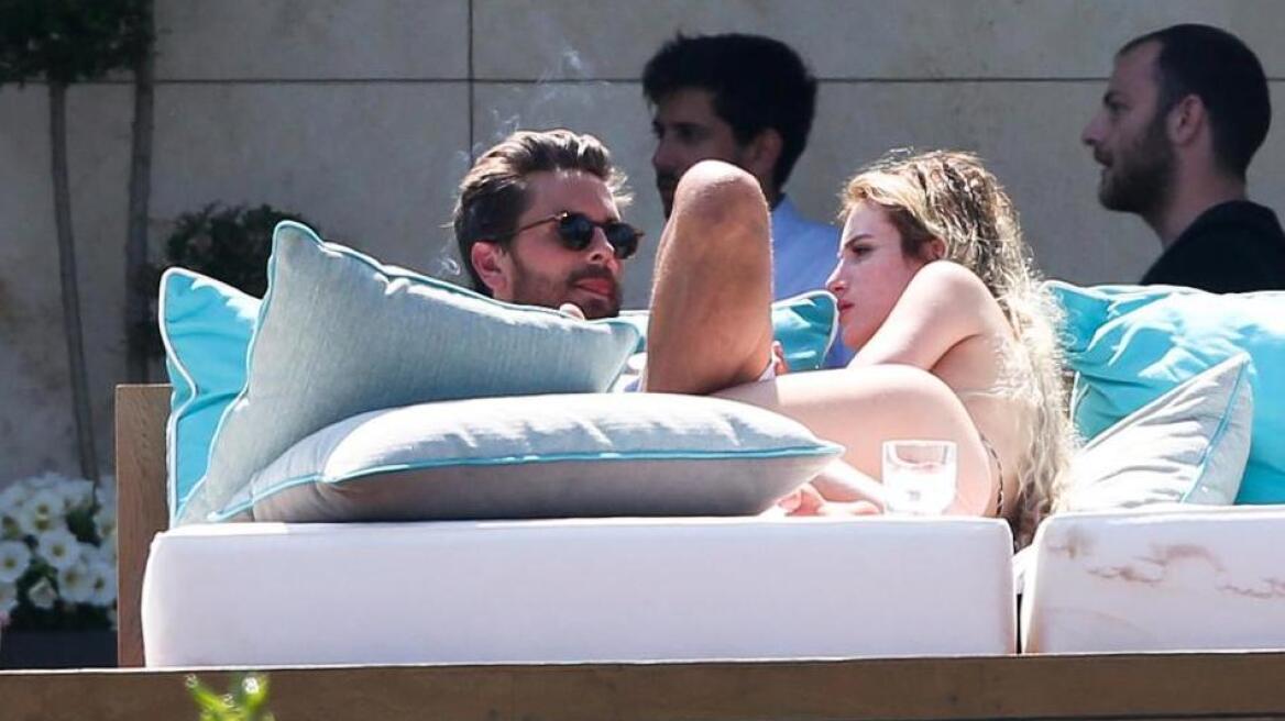 “Sex-addict” Scott Disick “all over” Bella Thorne in public (photos)