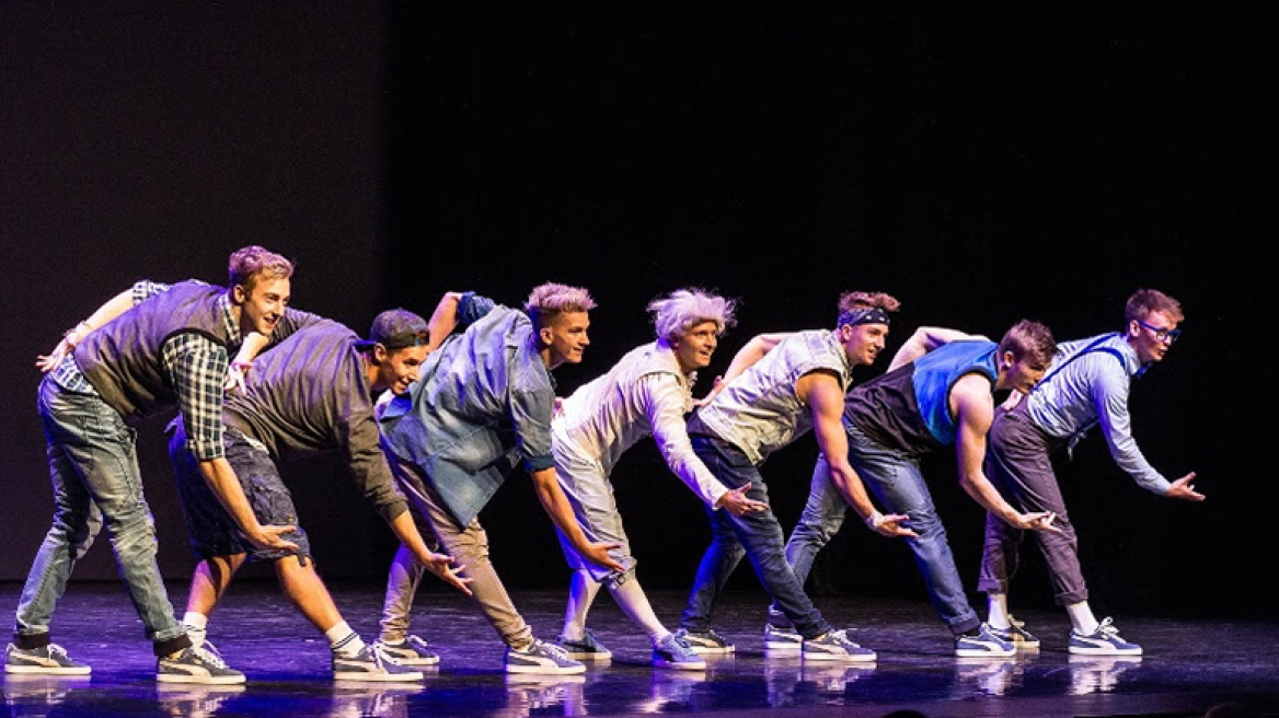 Breakdance υπό τους ήχους του Μότσαρτ!