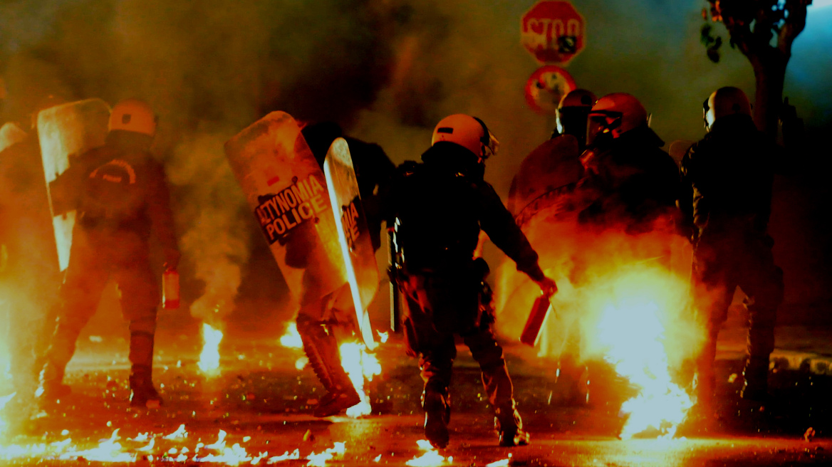 Νύχτα επεισοδίων στα Εξάρχεια: 3 συλλήψεις και 19 προσαγωγές από την αστυνομία