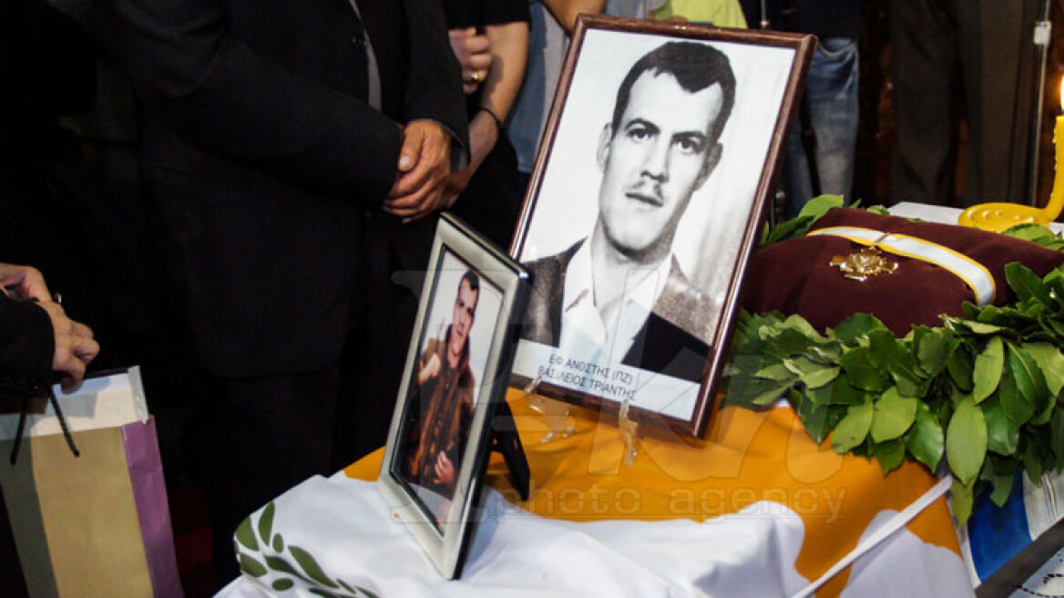 Κηδεύτηκε με τιμές ήρωα ο ΕΛΔΥΚάριος Βασίλης Τριάντης