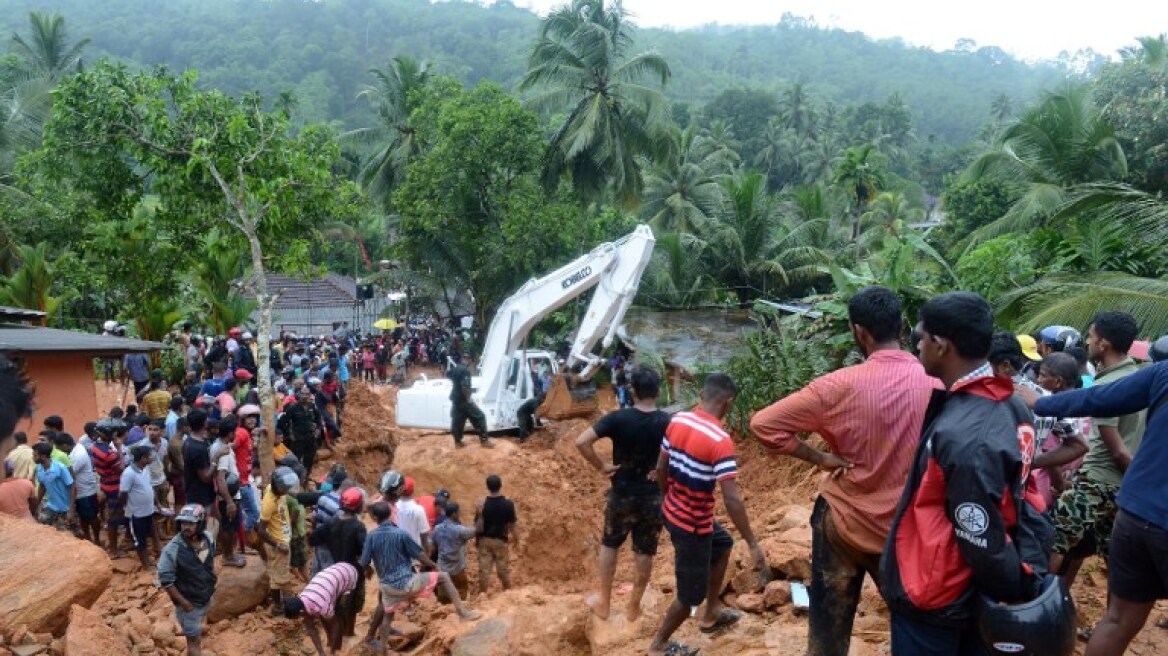 Εκατόμβη νεκρών από τις κατολισθήσεις λόγω των βροχών στην Σρι Λάνκα