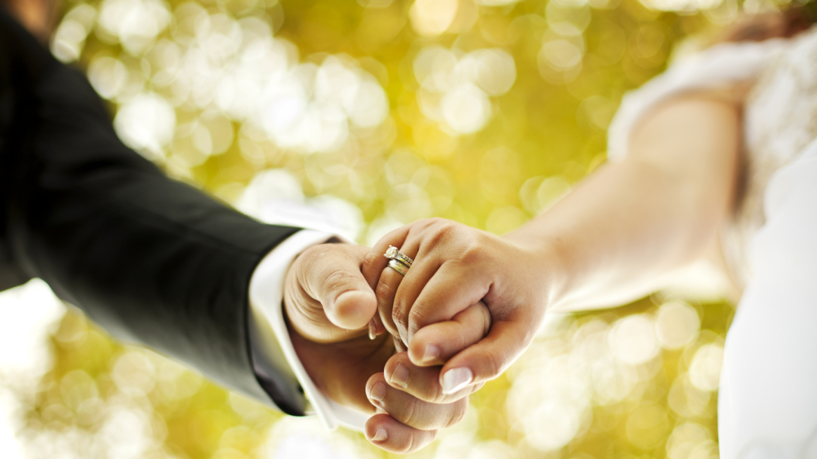 Επιτέλους παρηγοριά για τους εργένηδες: Η υγεία των παντρεμένων επιδεινώνεται με την πάροδο του χρόνου 