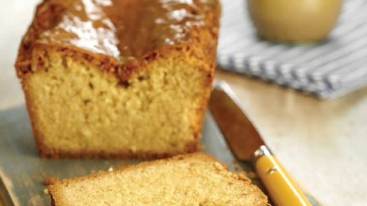 Κέικ πορτοκαλιού με ταχίνι και ξηρούς καρπούς