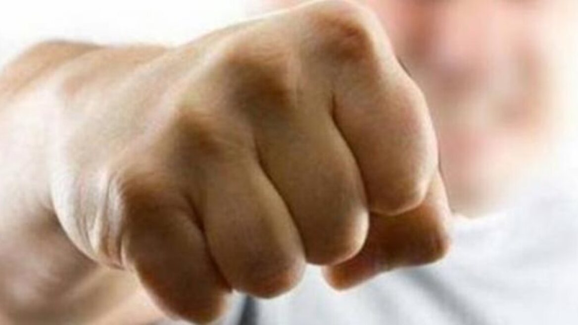 Λέσβος: Τον έπιασαν να κλέβει και τους γρονθοκόπησε!