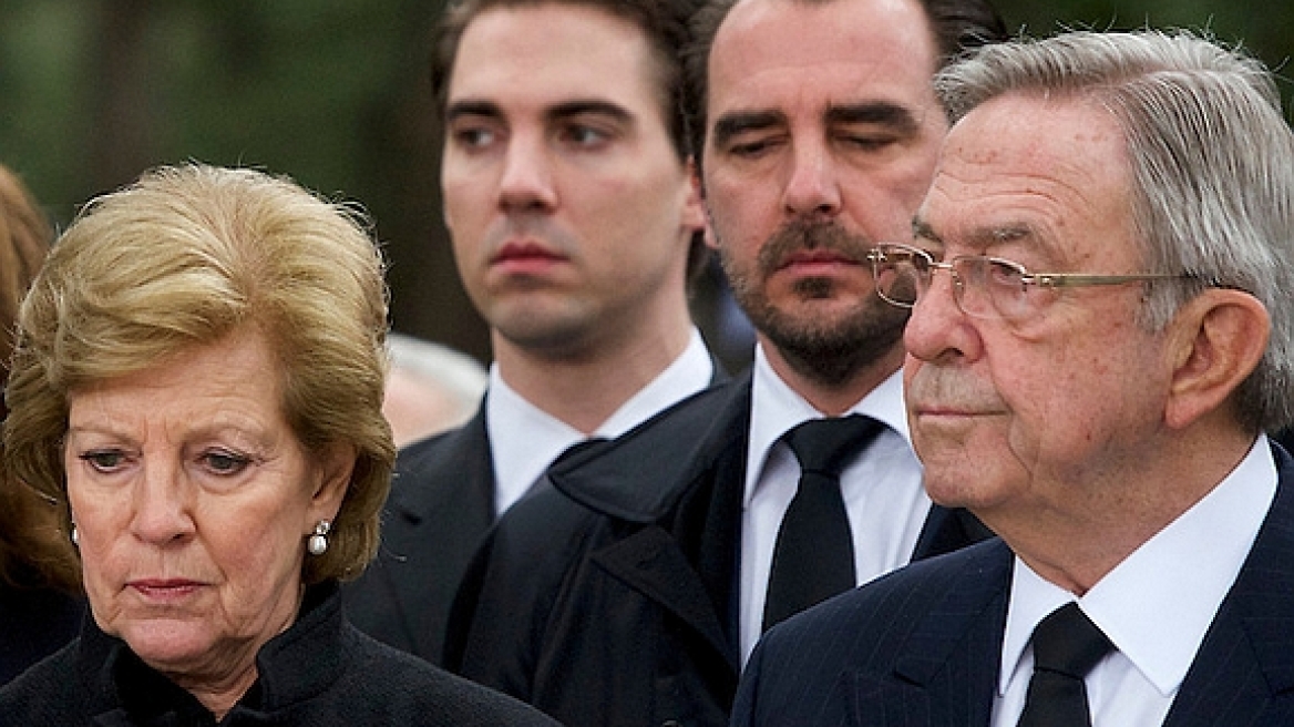 Η τέως βασιλική οικογένεια στο λείψανο της Αγ. Ελένης