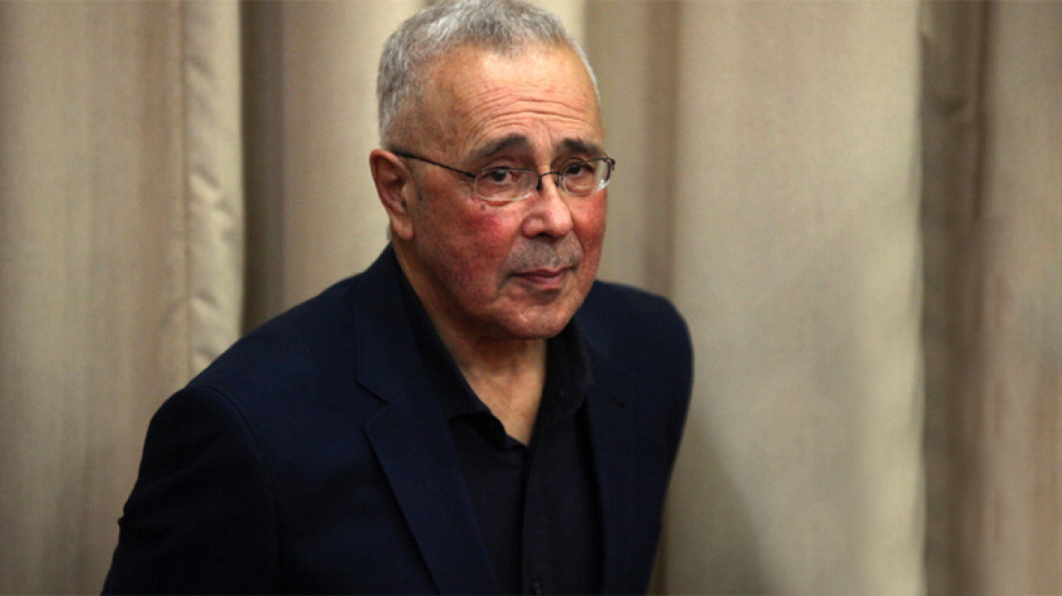 Ζουράρις: Η διαπραγμάτευση είναι ένα «κουρελόχαρτο»