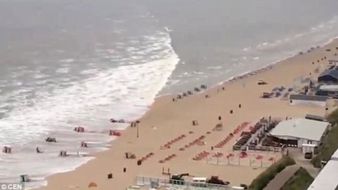 Mini tsunami hits Netherlands beach (video)