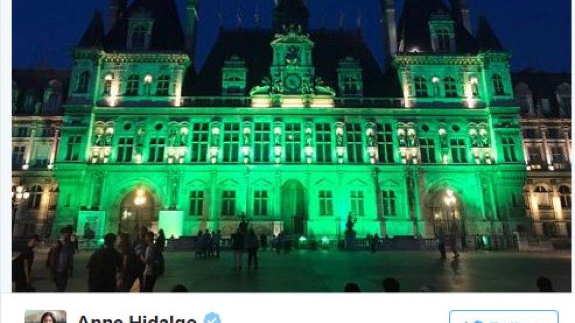 Μνημεία του κόσμου φωτίστηκαν πράσινα σε ένδειξη διαμαρτυρίας για την απόφαση Τραμπ