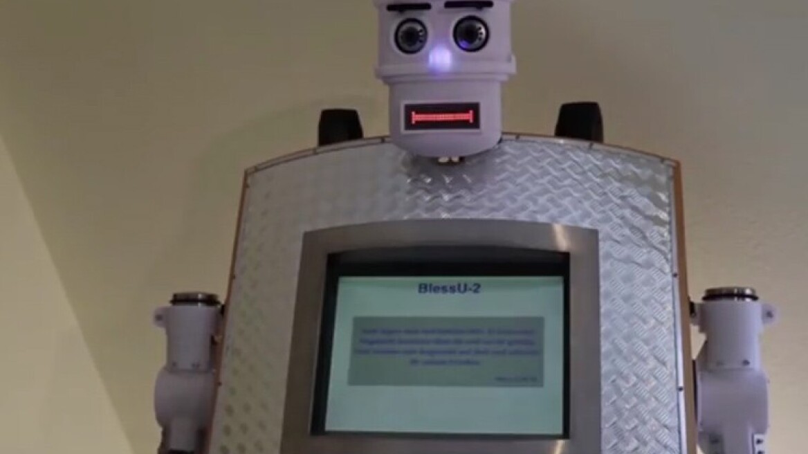 Meet the robot “priest” that blesses the faithful in Germany (video)