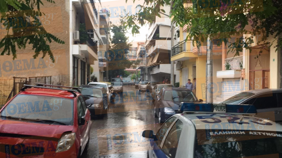 Θρίλερ στο Ίλιον: 18χρονος έπεσε από μπαλκόνι με καρφωμένο μαχαίρι στο λαιμό