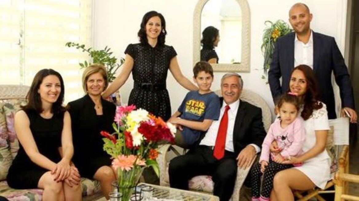 Ακιντζί: Απέκτησε ακόμα ένα εγγόνι εν πτήσει προς Νέα Υόρκη 