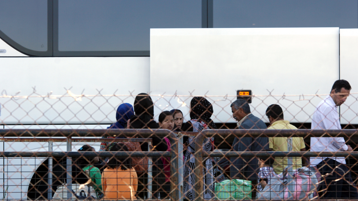 Η Τσεχία αναστέλλει τη μετεγκατάσταση προσφύγων από Ελλάδα και Ιταλία