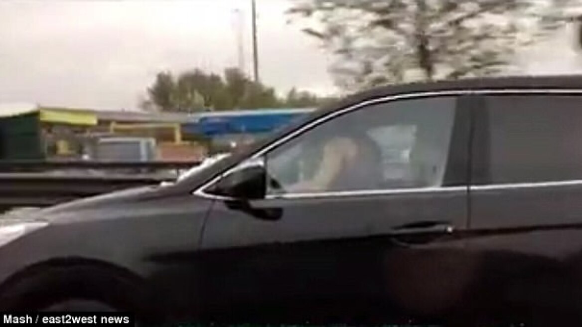 Ζευγάρι κάνει σεξ εν κινήσει στη Μόσχα ενώ το αυτοκίνητο κινείται με 70χλμ./ώρα