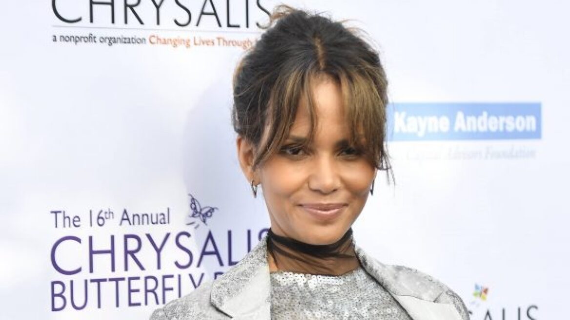 H Halle Berry για τη φημολογούμενη εγκυμοσύνη: «Μπορεί ένα κορίτσι να φάει μπριζόλα και πατάτες τηγανητές;»