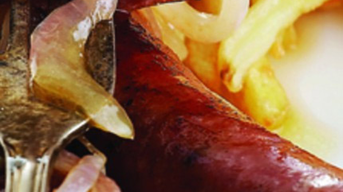 Χοιρινά λουκάνικα με μπίρα