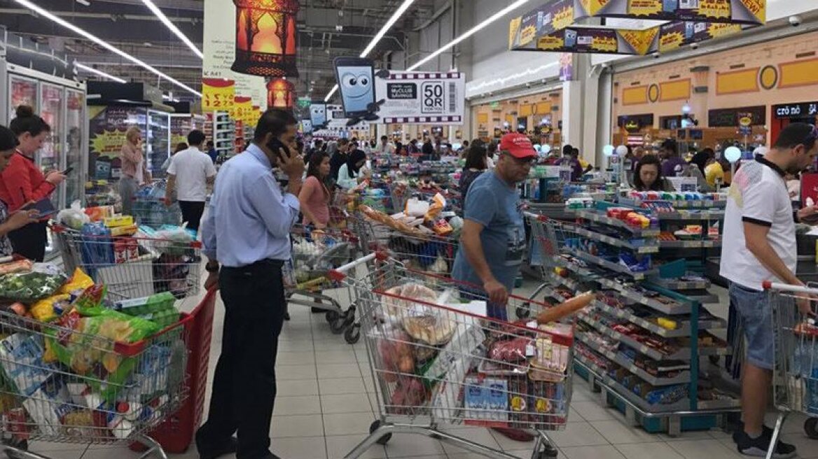 Βίντεο: Εικόνες Βενεζουέλας στα σούπερ μάρκετ του Κατάρ από πανικόβλητους πολίτες!