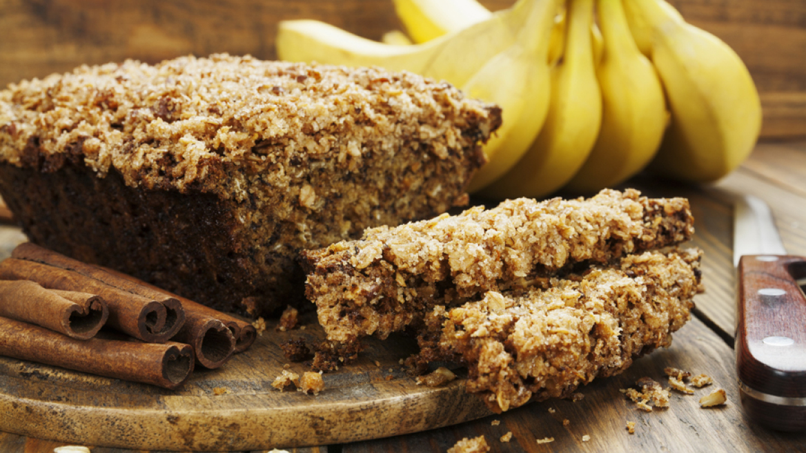 Μπανανόψωμο με καρύδια και νιφάδες βρώμης