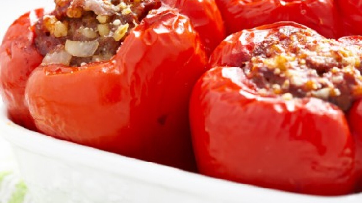 Πιπεριές γεμιστές με κιμά και πλιγούρι