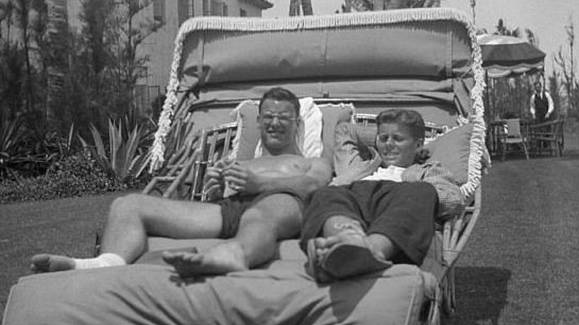 Αποκαλύψεις «σεισμός» βιογράφου των Κένεντι για την «στενή σχέση» του JFK με τον γκέι κολλητό του