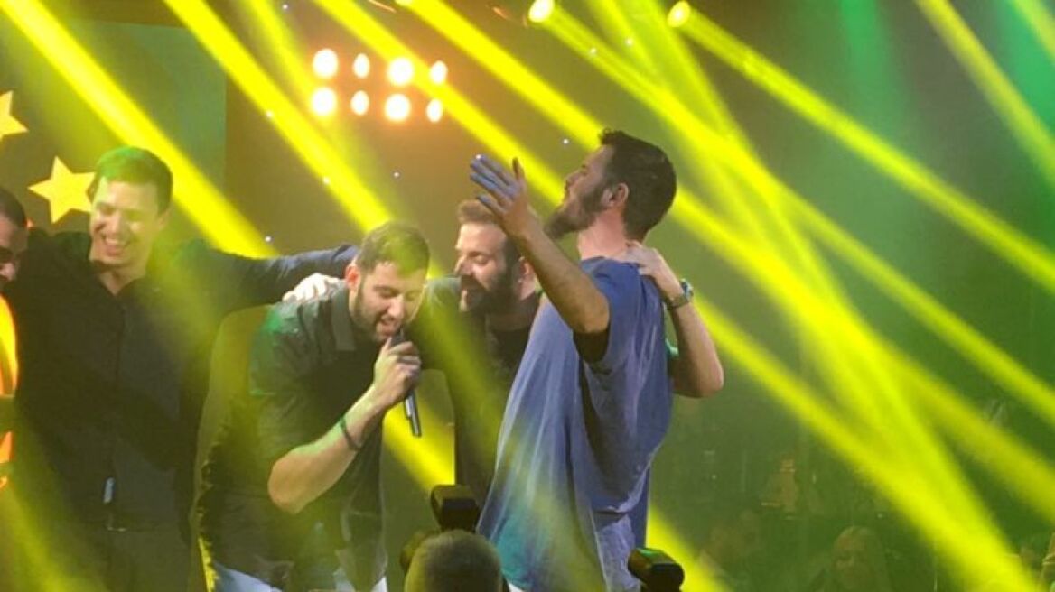 Τα «έσπασαν» οι πράσινοι στα μπουζούκια με τον Μπουρούση... τραγουδιστή