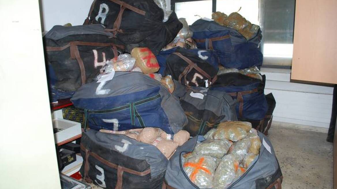 Ιωάννινα: Η Δίωξη σταμάτησε στα σύνορα μισό τόνο χασίς!