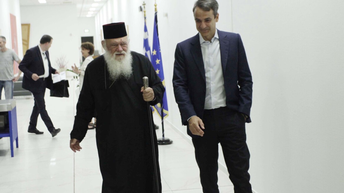 «Αυτοψία» Μητσοτάκη σε Λέσβο και Αμύνταιο