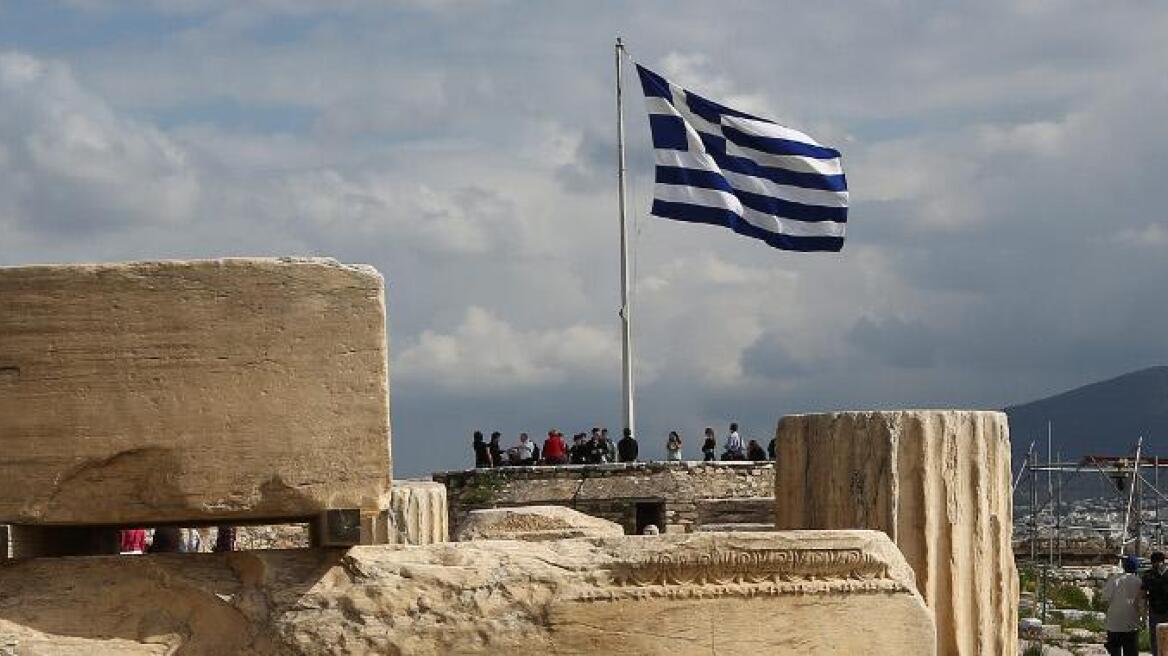 Le Monde για Ελλάδα: Έως πότε στην άκρη του τούνελ;
