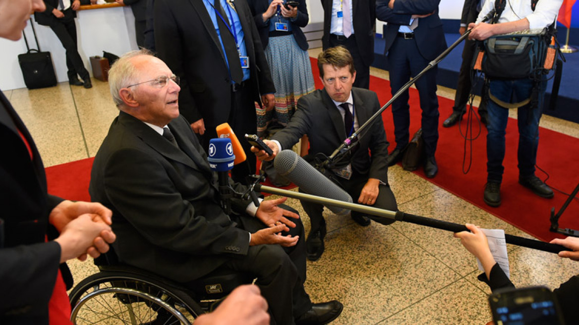 «Καρφιά» Σόιμπλε: Συμφωνήσαμε στις 22/5 αλλά η Ελλάδα ζήτησε 3 εβδομάδες για επικοινωνιακούς λόγους