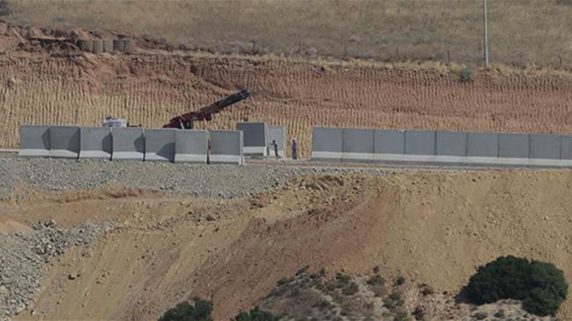 Turkey builds 700 kilometer long wall on Syrian border