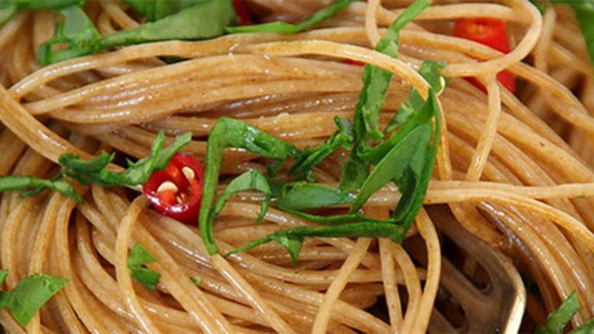 Σπαγγέτι Ολικής Αλέσεως με σκόρδο, λάδι & καυτερές πιπεριές