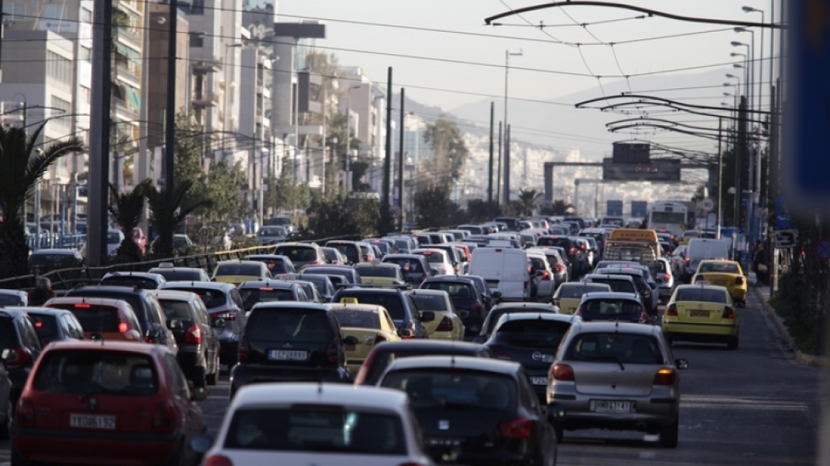 Χάος με τα λάθη στα ανασφάλιστα ΙΧ: 450.000 ειδοποιητήρια πρέπει να ακυρωθούν