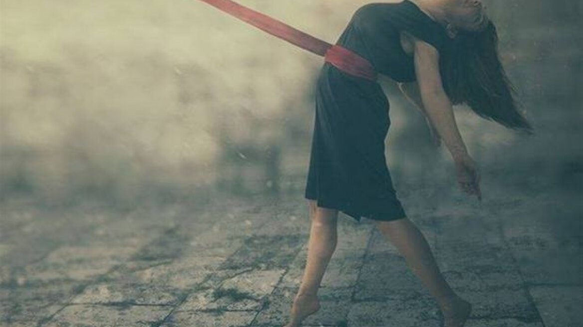 Τι είναι η «συναισθηματική εξάρτηση»: Οι αιτίες της και πώς αντιμετωπίζεται