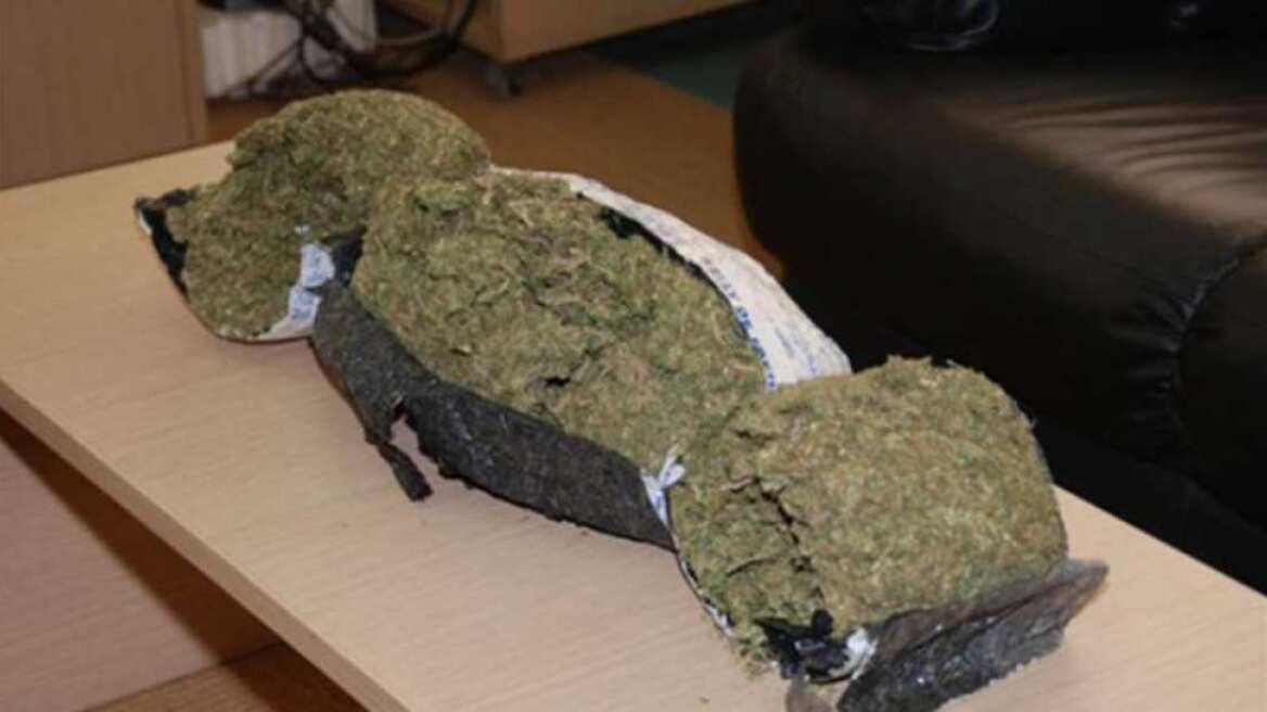 Βρήκαν «ορφανά» πάνω από δυο κιλά χασίς