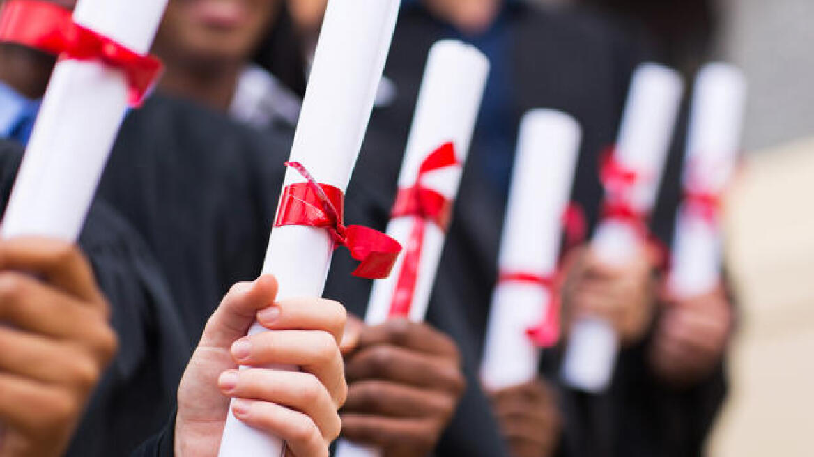 Έρευνα: Χωρίς καμία ζήτηση στην αγορά εργασίας ένα στα δύο πτυχία