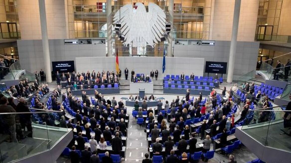 Γερμανική βουλή: Πυρά κατά Σόιμπλε για το ελληνικό ζήτημα