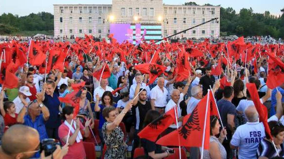 DW: Crisis, corruption and elections in Albania