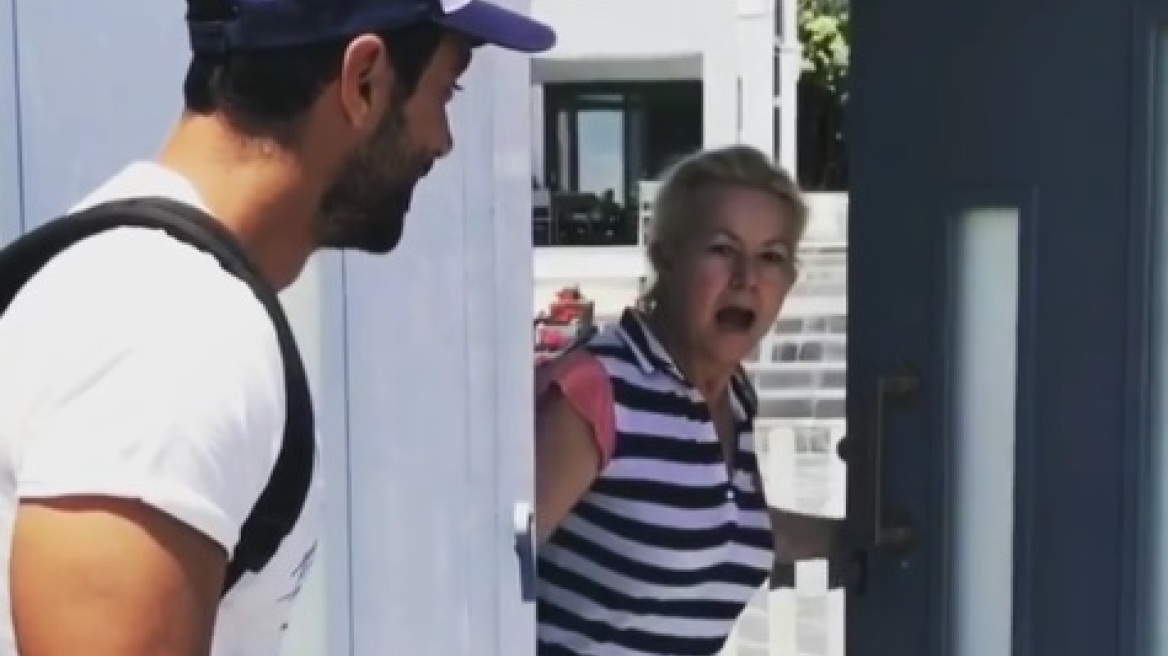 Βίντεο: Η μάνα του Τανιμανίδη «γονατίζει», όταν τον βλέπει στην πόρτα της 