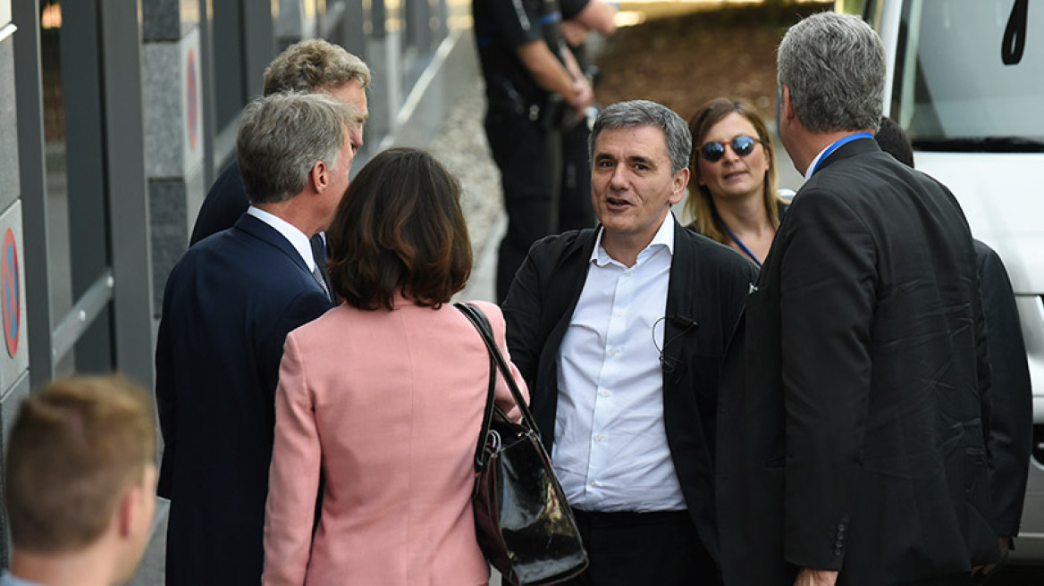 Αυξάνουν τις ώρες διδασκαλίας - «Κουρεύουν» ξανά τις συντάξεις