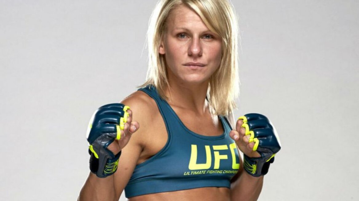 Αθλήτρια του ΜΜΑ τα... έκανε πάνω στο ρινγκ (pics)