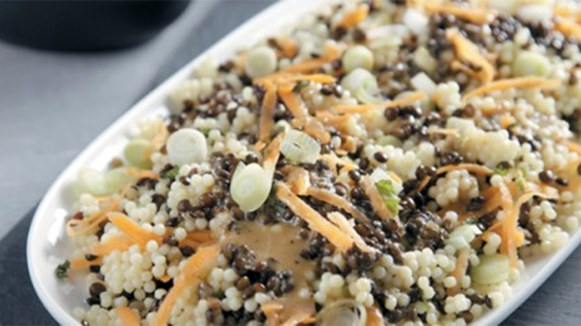 Κουσκουσάκι σαλάτα με φακές