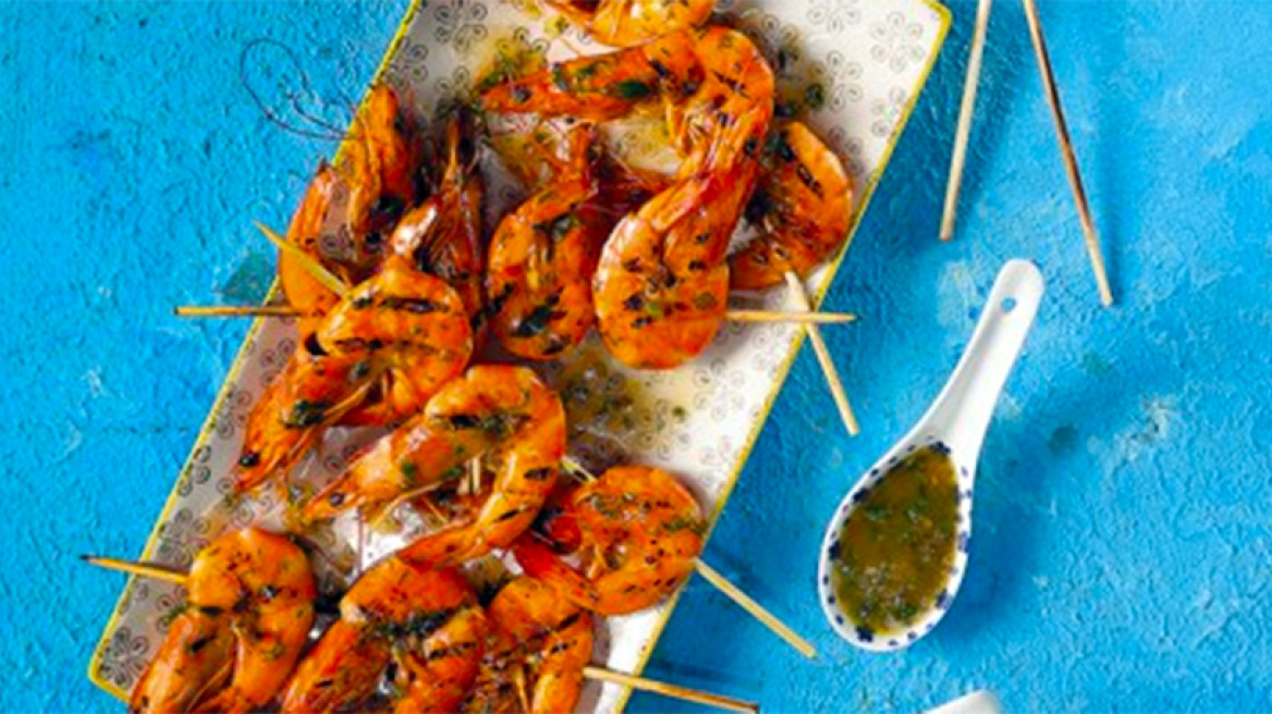 Γαρίδες σουβλάκι σε μαρινάδα ούζου