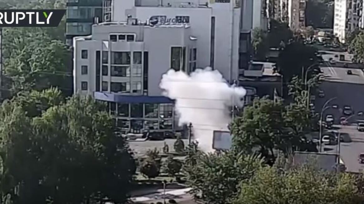 Βίντεο: Η στιγμή της έκρηξης παγιδευμένου αυτοκινήτου στο Κίεβο - Νεκρός υψηλόβαθμος πράκτορας