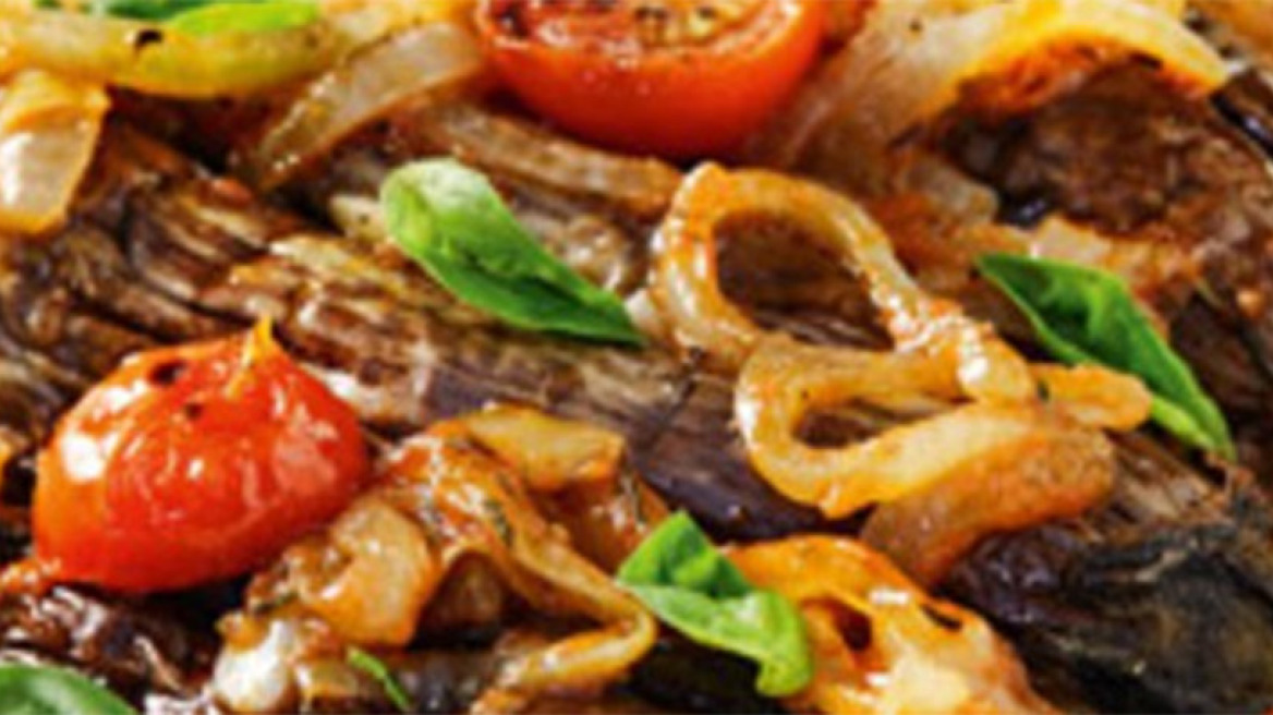 Μελιτζάνες µε σάλτσα από ντοµατίνια