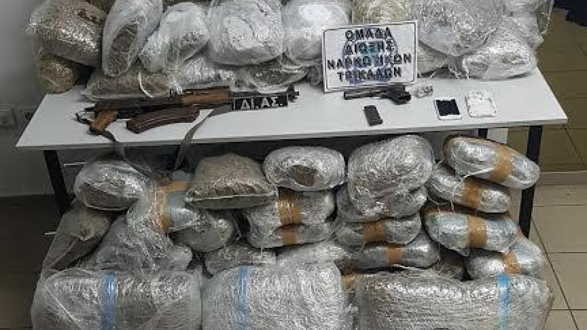 Τρίκαλα: Συνελήφθη 30χρονος Έλληνας με 100 κιλά χασίς, αν και προσπάθησε να διαφύγει