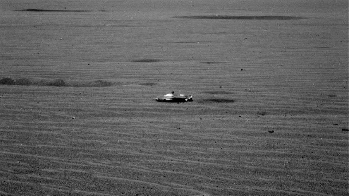 Odd NASA Curiosity Rover photos restart life on Mars debate