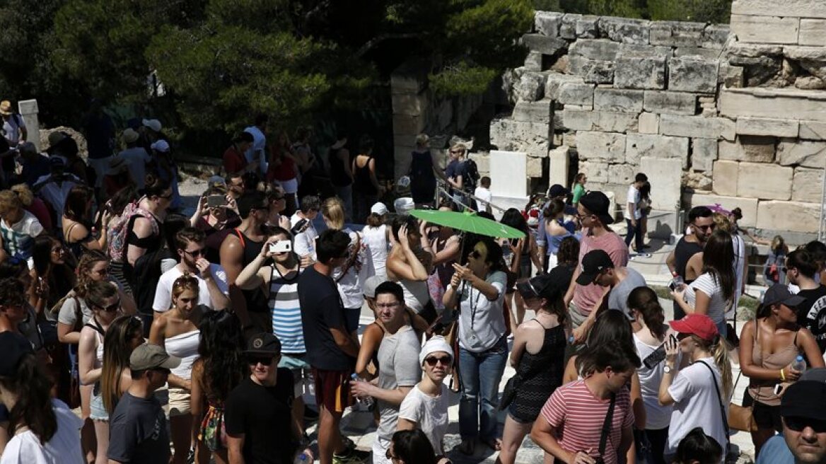 The Guardian: Greece to receive 30 million tourists!